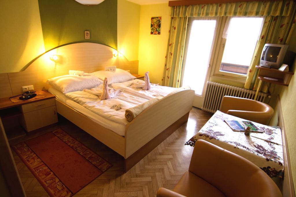 Gasthof Pension St. Wolfgang Kirchberg am Wechsel Buitenkant foto